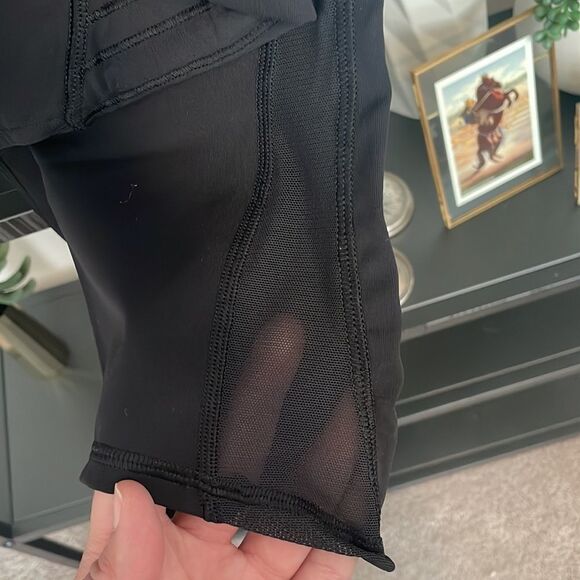 EUC Lululemon Cropped Leggings - Picture 3 of 4